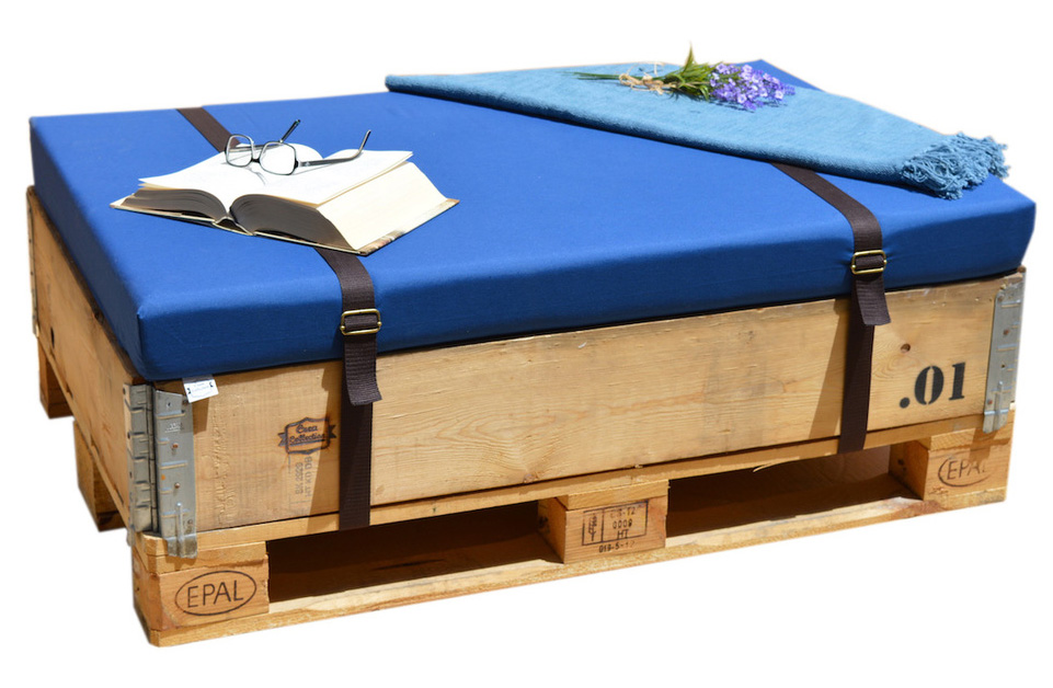 Decora tu terraza con muebles fabricados con palets