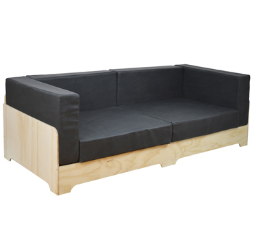 Por lo general, lo que se busca cuando compramos un sofá no es solamente el confort sino también que con su diseño y estilo aporte un plus de elegancia en el salón. Con el fin de incentivar la economía y motivar a nuestros clientes a disfrutar de todas las cualidades que ofrece este increíble mueble, en Terrazasconpalets.com lo tienes con hasta el 17% de descuento.